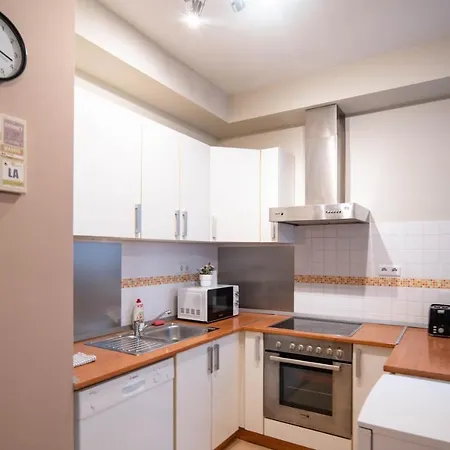 Central Passage For 2, Balcony, Wifi, Ac, Tv Apartment *