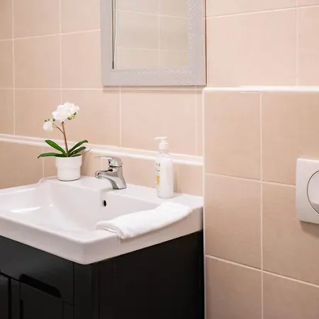 Central Passage For 2, Balcony, Wifi, Ac, Tv *