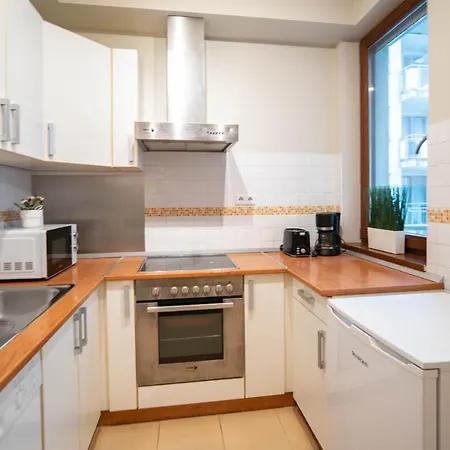 Central Passage For 2, Balcony, Wifi, Ac, Tv * Budapest