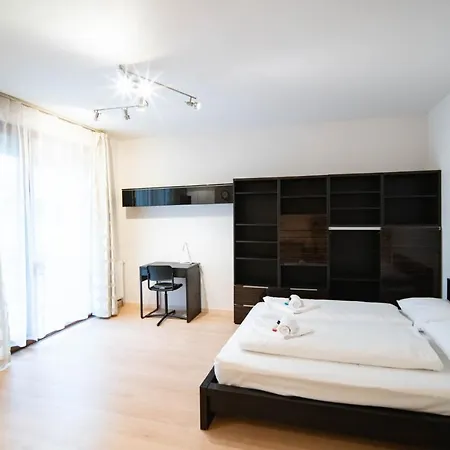 Central Passage For 2, Balcony, Wifi, Ac, Tv Apartment Budapest
