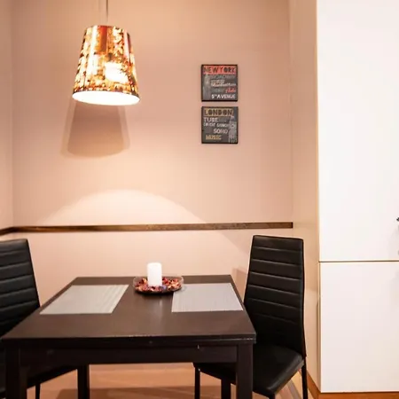 Central Passage For 2, Balcony, Wifi, Ac, Tv Apartment