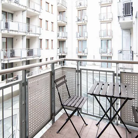 Central Passage For 2, Balcony, Wifi, Ac, Tv Apartment *